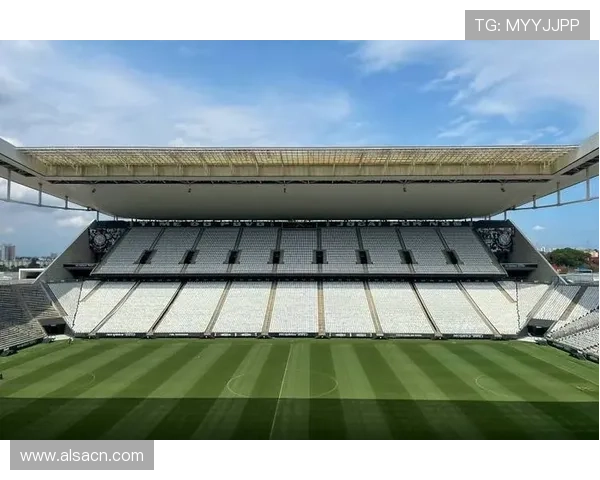 足球明星漫画风格电脑壁纸精选让你的桌面焕然一新尽享球场激情与艺术魅力